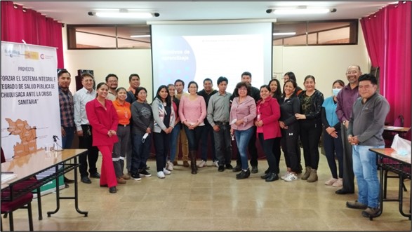 A group photo of participants in a Sphere workshop in Bolivia as part of the “Strengthening the comprehensive and integrated public health system in Chuquisaca in response to the health crisis” programme.